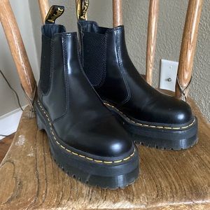 Dr. Martens 2976 Leather Platform Chelsea Boots